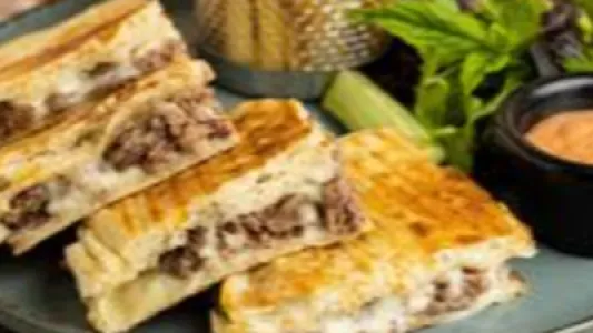 Extra Kavurmalı Kaşarlı Tost