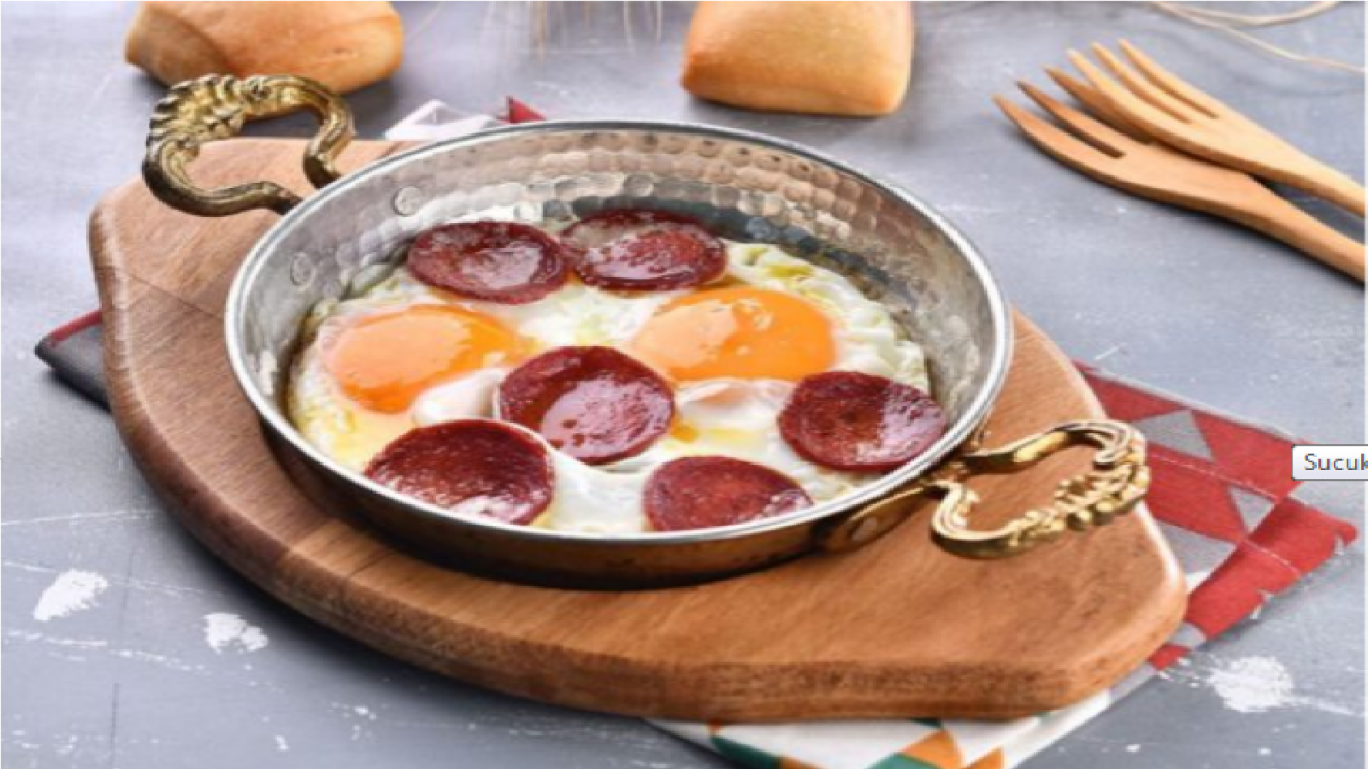 Eggs with sucuk