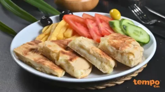 Bazlama Çift Kaşarlı Tost