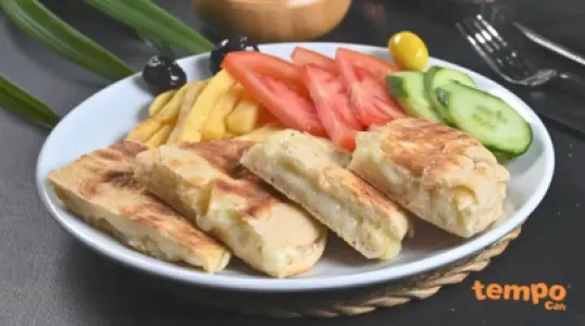 Bazlama Kaşarlı Tost
