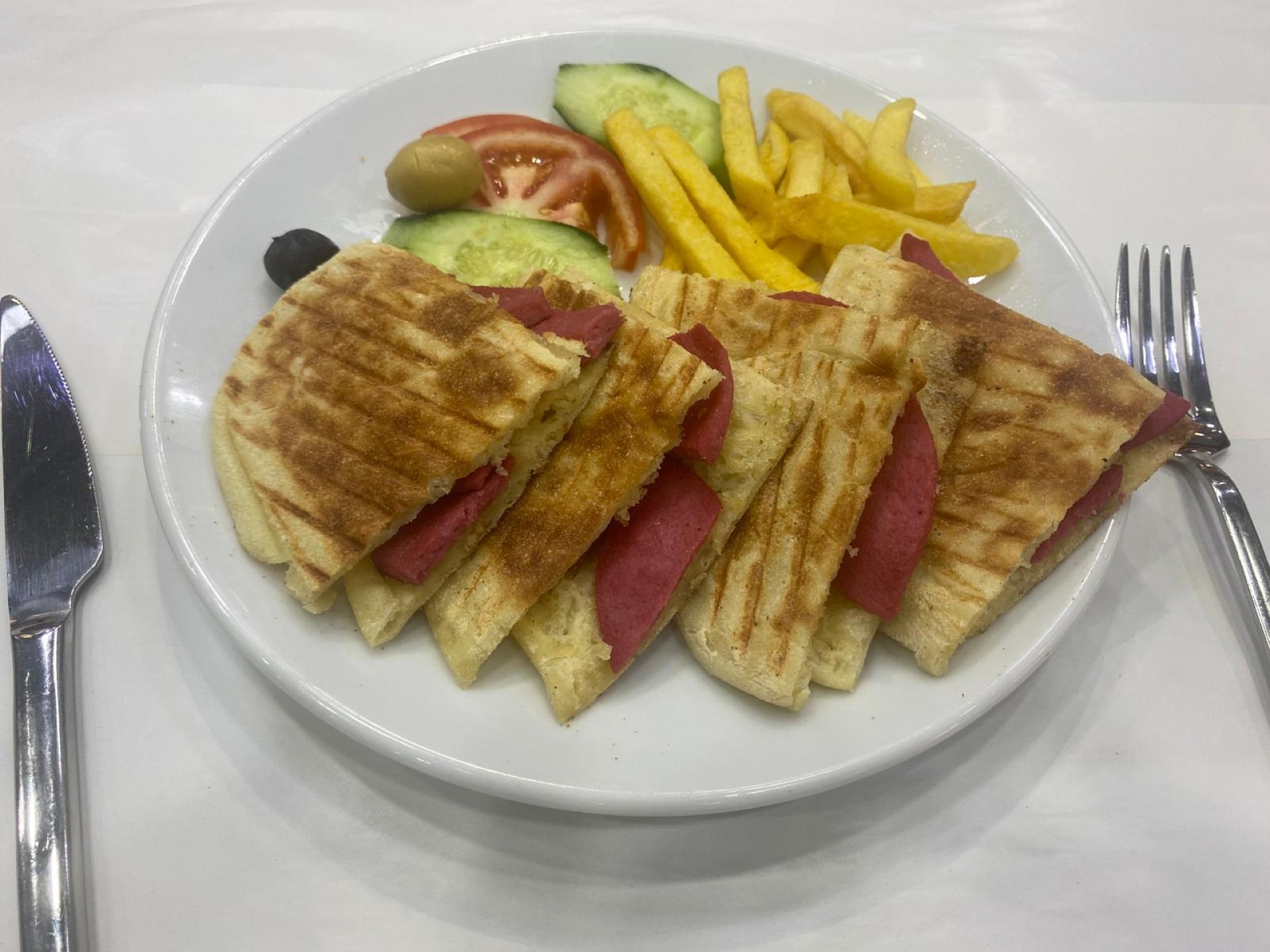 Bazlama Salamlı Tost